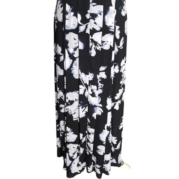 White House Black Market Women’s Floral Pleated Maxi Dress Size 4 Black White - Picture 9 of 11